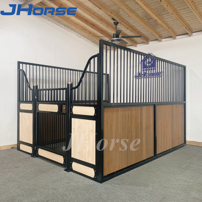 La stalle portative de cheval de construction préfabriquée esthétique professionnelle affronte avec la large porte
