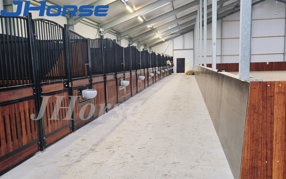Le cheval européen de 12 pieds cale des préparations de surface enduites ou galvanisées stables de poudre de grange