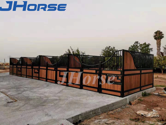 La stalle enduite standard de cheval de la poudre 14Feet noire lambrisse des avants remplissant bambou