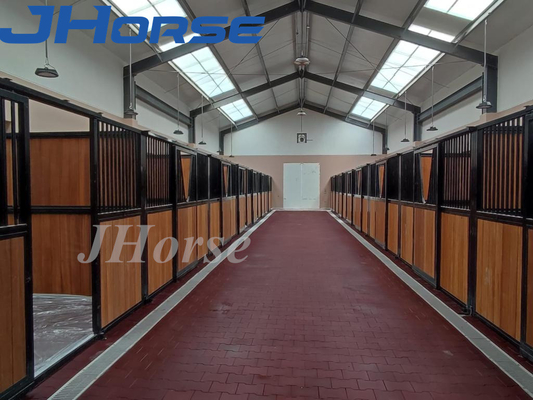La stalle de Front Dividers Custom Wood Horse affronte tout le type disponible
