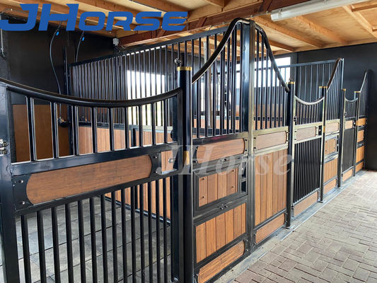 La stalle en bois en bambou carbonisée américaine de cheval lambrisse pour construire 3.8m