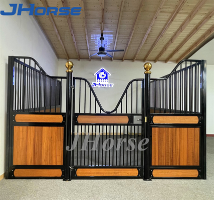 La stalle en bambou de cheval de portes d'oscillation de sécurité d'écurie en acier portative d'intérieur affronte Premade
