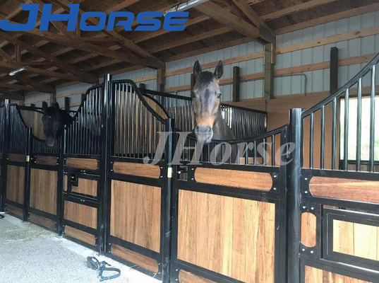 Construction préfabriquée stable 3.6m d'avants de stalle de boîte de cheval en bambou portatif de structure métallique