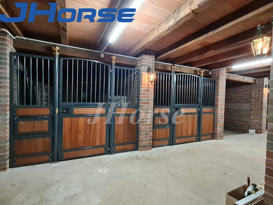 La stalle résistante de cheval de 10ft lambrisse en bois en bambou