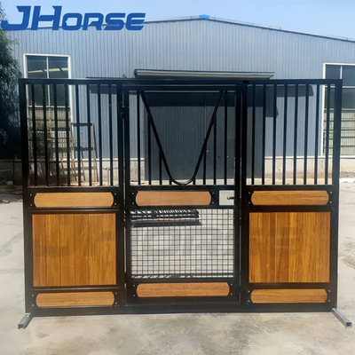 La stalle de cheval de porte coulissante lambrisse le remplissage en bois en bambou adapté aux besoins du client par largeur