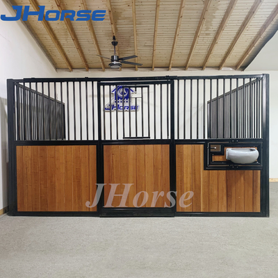 L'acier stalle de cheval de 8ft x de 6ft lambrisse les portes coulissantes stables de cheval