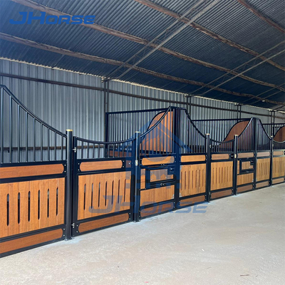 Modulaire personnalisé des écuries de chevaux en acier Q235 Q235B Et des matériaux en bois résistant aux intempéries