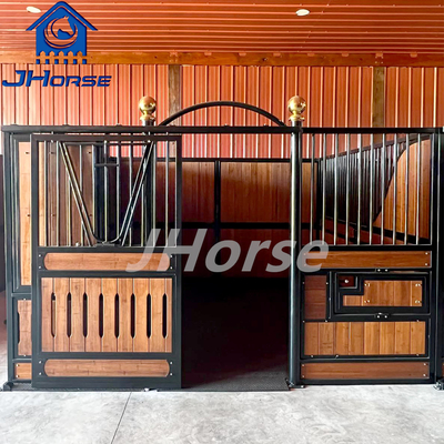 Panneaux de façade stables pour chevaux européens forts beaux faciles à installer résistant aux intempéries avec revêtement en poudre ou