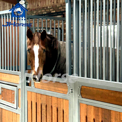 Étagères stables pour chevaux européens Panneaux en acier bois résistant aux intempéries poudre enduite en galvanisé