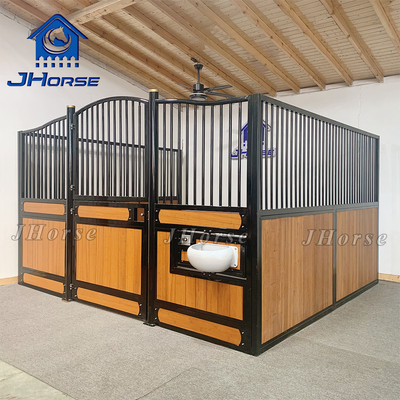 Étagère de cheval en acier soudé sur mesure avec bois de remplissage en bambou
