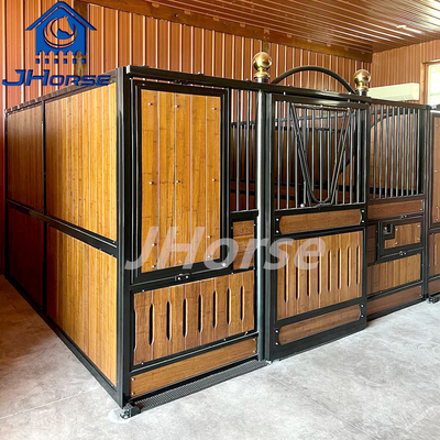 2.2m Écurie de chevaux européenne Porte pivotante ou porte coulissante Bambou Remplissage en bois