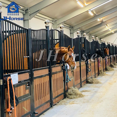3.0m Longueur écurie résistante aux intempéries avec porte pivotante et remplissage en bambou en option