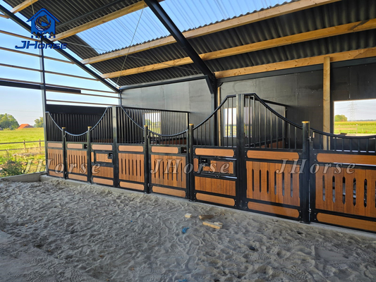 Ferme en bois bon marché Portable à faible maille Équipement de chevauchée Étables Écurie de chevaux Avant