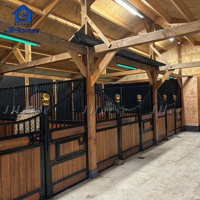 Facilité d'entretien de l'étable de chevaux pour la ferme