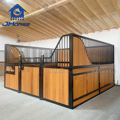 Portes stables personnalisées pour chevaux soudées à la technique du tissage et du bois de pin