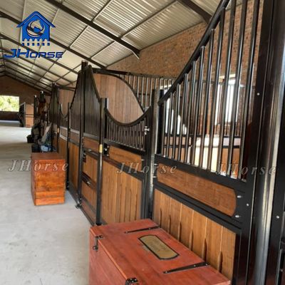 Personnalisé 12 pieds de chevaux Stall Fronts acier et matériau de bambou Conception stable
