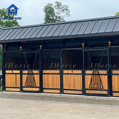 Technique de tissage Hauteur soudée 2,3 m Options personnalisables Écurie stable ou porte coulissante