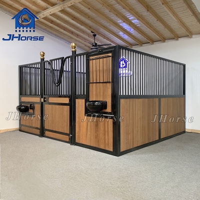 Facile à installer les fronts de l'étable de chevaux haute résistance belle poudre soudée pratique enduite ou galvanisée