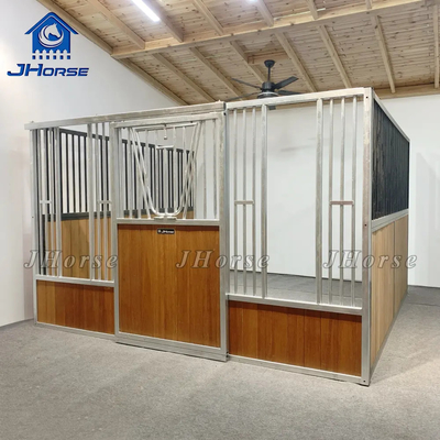 Équipement d'élevage de chevaux haute résistance de bambou cheval fronts stables anti-insectes panneaux de l'étable de cheval avec porte coulissante