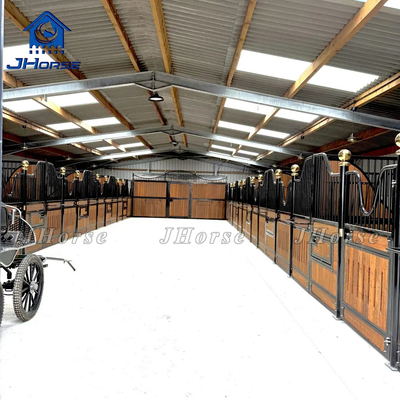 Équipement de cabine stable pour chevaux à poussière de charge lourde Cabine équestre avec fenêtre d'alimentation