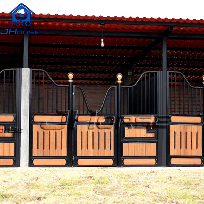 Clôtures avant stables de luxe en bambou et bois pour chevaux