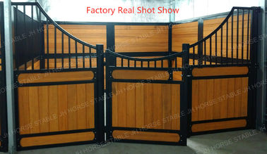 Porte d'avants stable de grange de cheval et panneaux latéraux avec du bois en bambou